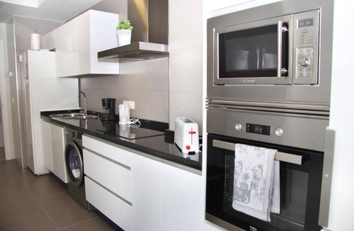 Figares Apartment | Premium Apartment with Terrace and Pool - Ciencias Forum Granada