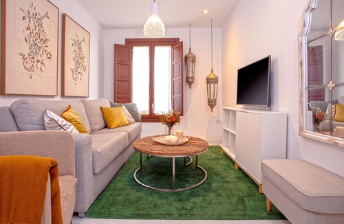 Central District Apartment | Pretty two-bedroom apartment near the Cathedral. Zacatin 203
