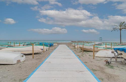 Torrenueva Apartment | Primera linea playa, plaza garaje y piscina