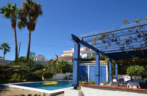 Salobrena Apartment | Pristine Two Bed Apartment for Great Summer Holidays or Long, Cozy Winter Breaks