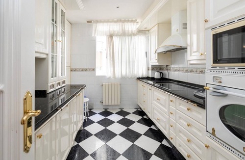 Centro - Sagrario Apartment | PUSHE Granada Plaza Menorca Art & Tradition