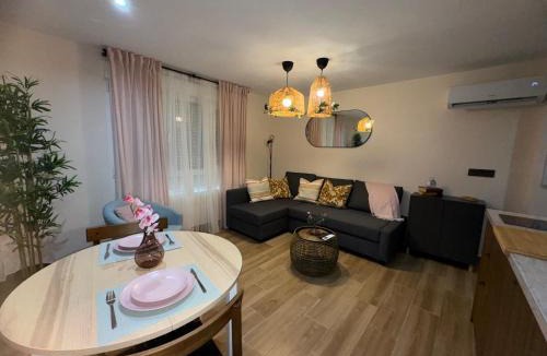 Centro - Sagrario Apartment | Recién reformado y PARKING VIGILADO GRATIS pleno centro Granada Picón Center