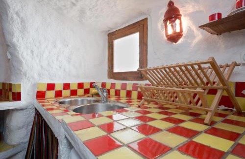 Guadix House | RentitSpain Cueva Oliva, una acogedora cueva y soleado jardín