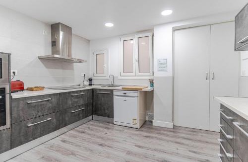 Camino de Ronda Apartment | RentitSpain Moderno, cómodo y luminoso, a pasos del centro Parque 9