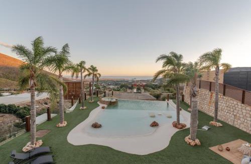 Molvizar Villa | RentitSpain Villa Playa Cristal Vista al Mar, Piscina, Jacuzzi y Lujo