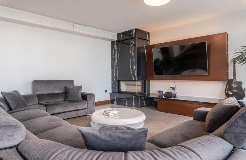 Molvizar Villa | RentitSpain Villa Playa Cristal Vista al Mar, Piscina, Jacuzzi y Lujo