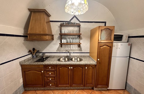 Benalua de Guadix Apartment | Romantic 1 bedroom cave for couples