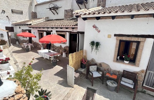 Los Carriones House | Romantic self-catering Cave House with spa bath, log fire