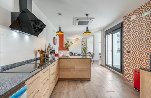 Murchas Apartment | Room 'La Boheme 4' with Mountain View, Wi-Fi and Air Conditioning