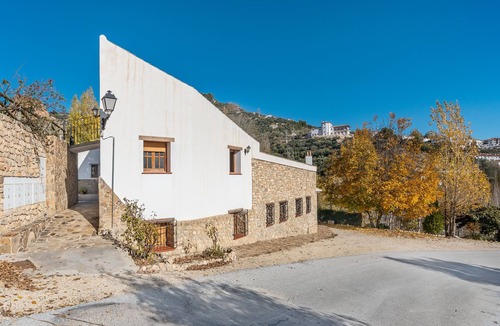 Castril House | Room 'La Parra Habitación' with Mountain View, Shared Terrace and Wi-Fi
