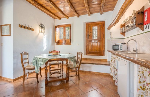 La Zubia House | Rural House 'Casa Rural El Corral' with Mountain Views, Shared Pool, and Wi-Fi