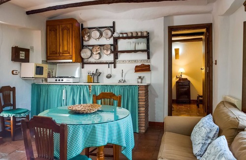 Padul Cottage | Rustic Cottage in El Padul with Swimming Pool
