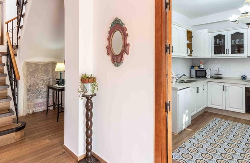Niguelas Villa | Rustic house with fireplace and wifi