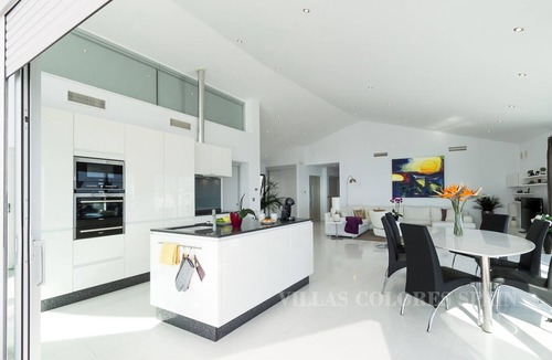 Salobrena Villa | Sea View Villa with Heated Pool and Wheelchair Accessible