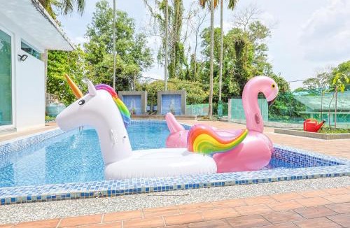Country Heights Villa | Serene Pool Villa -Luxury Stay with Relaxing Vibes -Clover Home