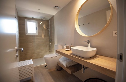Barrio de la Vega Apartment | Spacious and comfortable apartment with terrace and views