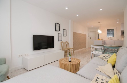 Beiro House | Spectacular newly renovated apartment in Granada, Caleta area.