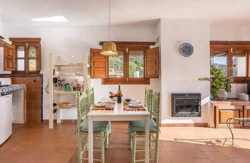Bubion Apartment | Studio Apartment 'Casa Belmonte' with Sea View, Private Terrace and Wi-Fi