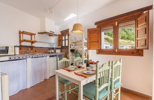 Bubion Apartment | Studio Apartment 'Casa Belmonte' with Sea View, Private Terrace and Wi-Fi