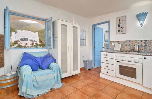 Rubite Apartment | Studio Apartment 'The Vine' with Mountain View, Shared Pool and Wi-Fi