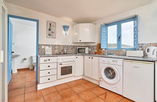 Rubite Apartment | Studio Apartment 'The Vine' with Mountain View, Shared Pool and Wi-Fi