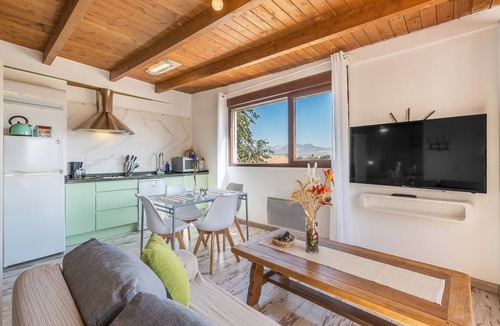 Vegas del Genil Apartment | Studio 'Mirador' with Mountain View, Wi-Fi and Air Conditioning