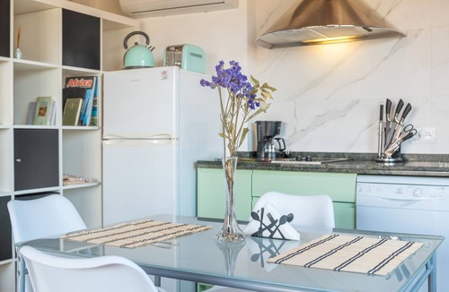 Vegas del Genil Apartment | Studio 'Mirador' with Mountain View, Wi-Fi and Air Conditioning