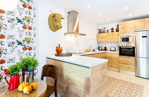 Central District Apartment | Stylish apartment in wonderful location. Romanilla
