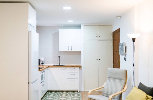 Plaza de Toros-Doctores-San Lazaro Apartment | Stylish Family Apartment with Free Parking in Granada