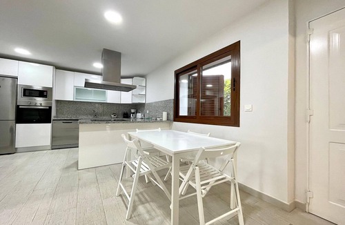 Motril Villa | Sunlit Villa near Golf