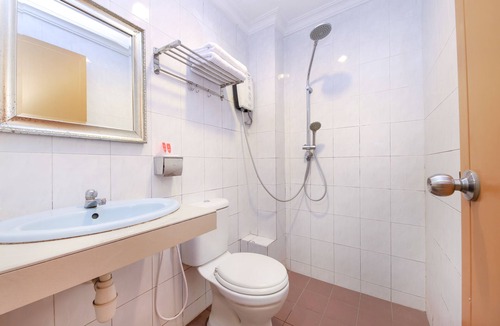 Chinatown Hotel | Super OYO 761 City Hotel