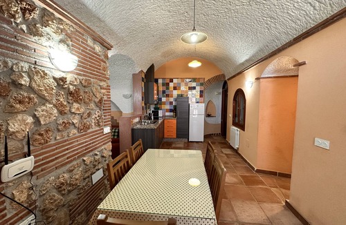 Benalua de Guadix Apartment | Superior Family Cave for 4 people