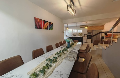 Kuala Lumpur Villa | Taman Duta KL Deluxe Villa by uBook