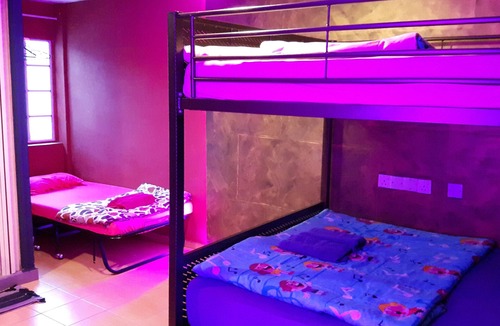 Chinatown Hostel | This hotel is next to mrt pasar seni station