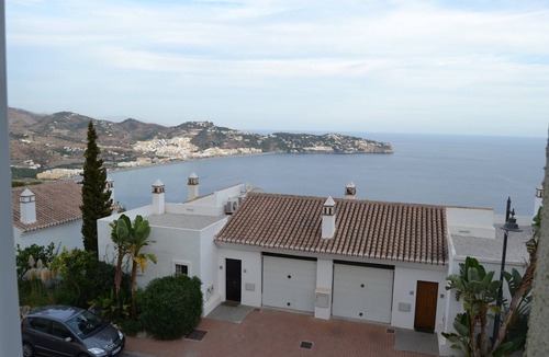 La Herradura House | This website is very bad
