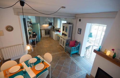 Guajar Faraguit House | Townhouse w private pool & garden, mountain views, A/C, WiFi, Netflix