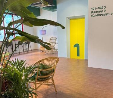 Chinatown Hostel | Traveller Ark Hotel and Bunks