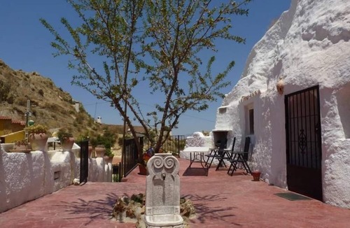 Guadix Cottage | Troglodyte House Cueva Almendro, Granada Province (Free WiFi)