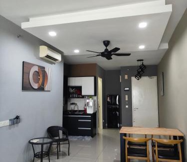Seri Kembangan Apartment | Univ 360 Seri Kembangan - Cozy Homestay Free Wifi - Netflix - Prime Video