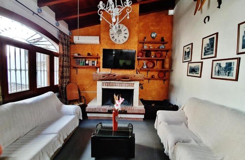 Velez de Benaudalla House | VELEZ NAZARI LA CHOZA