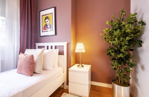Suadiye Apartment | Vibrant Flat 7 min to Bagdat Avenue in Suadiye