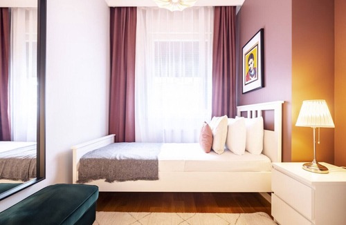 Suadiye Apartment | Vibrant Flat 7 min to Bagdat Avenue in Suadiye