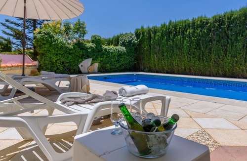 Padul Villa | Villa del Mamut El Padul by Ruralidays