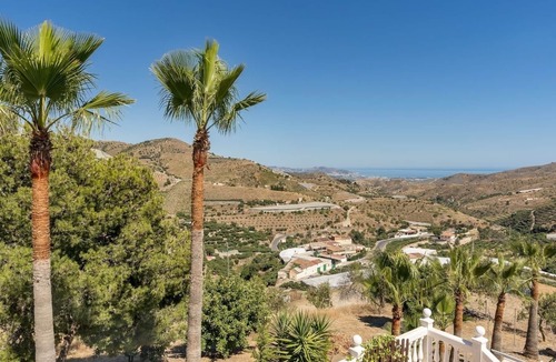 Itrabo Villa | Villa El Coronel Ítrabo by Ruralidays