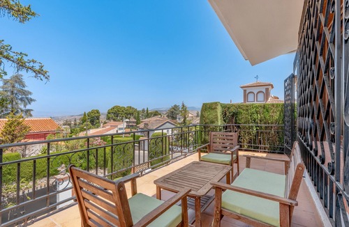 Barrio de la Vega Villa | Villa 'Leonor Con Piscina Privada' with Mountain View, Wi-Fi and Air Conditioning