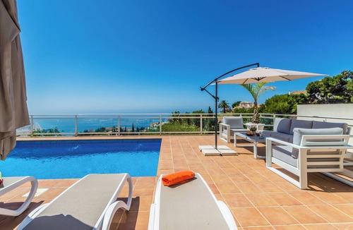 Salobrena Villa | Villa Oliva with private heated pool and amzing views