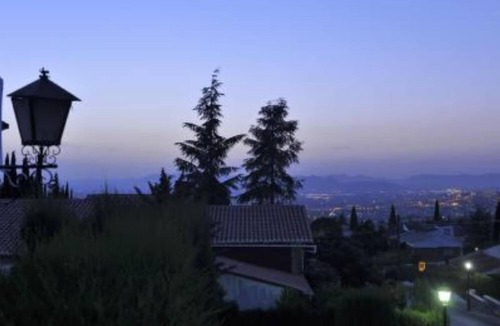 Barrio de la Vega House | villa with tennis court, pool, garden