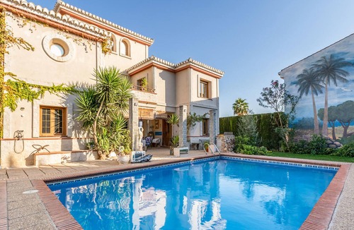 Padul House | Welcome to this great vacation home with private pool and mountain views.