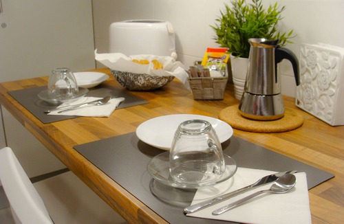 Genil Apartment | WHITE apartment for SKI and ALHAMBRA. Private garage