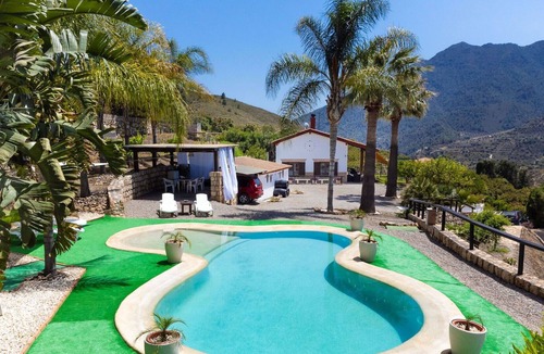 Los Guajares House | Wonderful private villa for 6 guests with A/C, private pool, WIFI, TV, terrace and parking